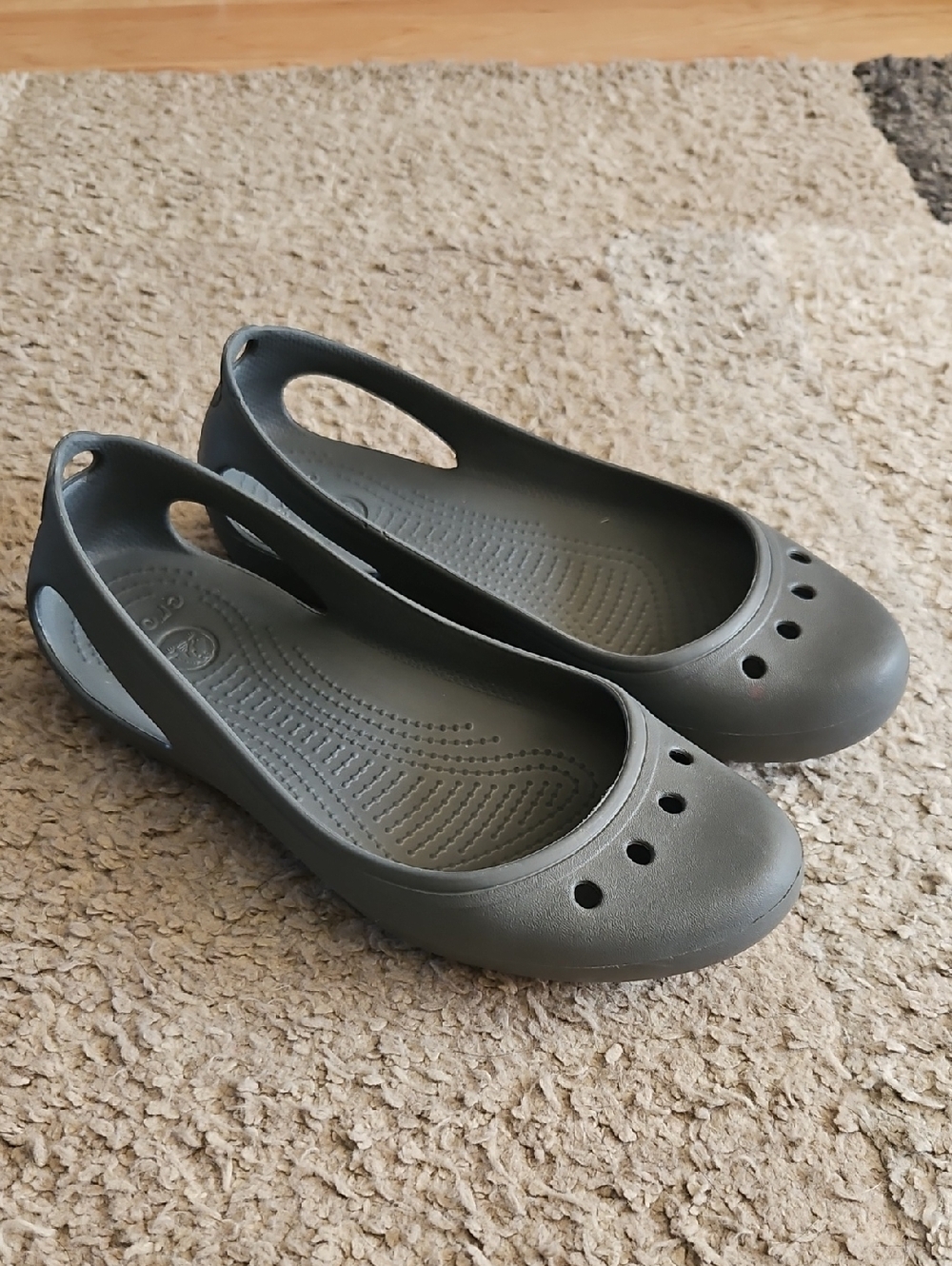 CROCS Kadee Ballet Flats. EUC! Gray. Sz: 9